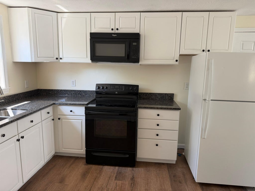 Photo of 249 East High Street #3, Manchester, NH 03104 (MLS # 5108306)