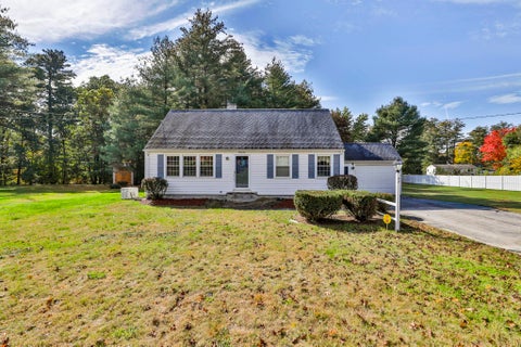Photo of 32 Greeley Street, Hudson, NH 03051 (MLS # 5114430)