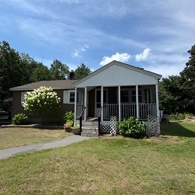 Photo of 100 Currier Road, Pelham, NH 03076 (MLS # 5105946)