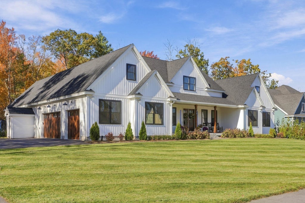 Photo of 76 Captain Bannon Circle, Merrimack, NH 03054 (MLS # 5115009)