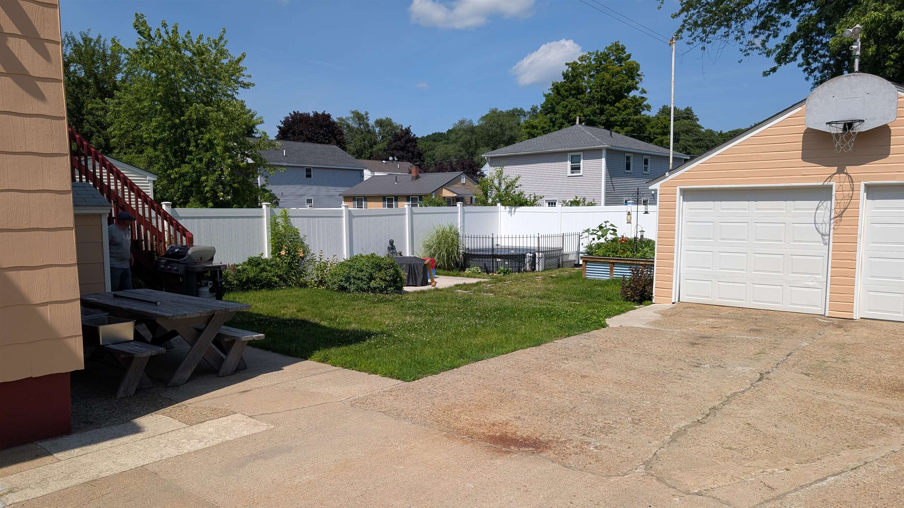 275 Bartlett Street