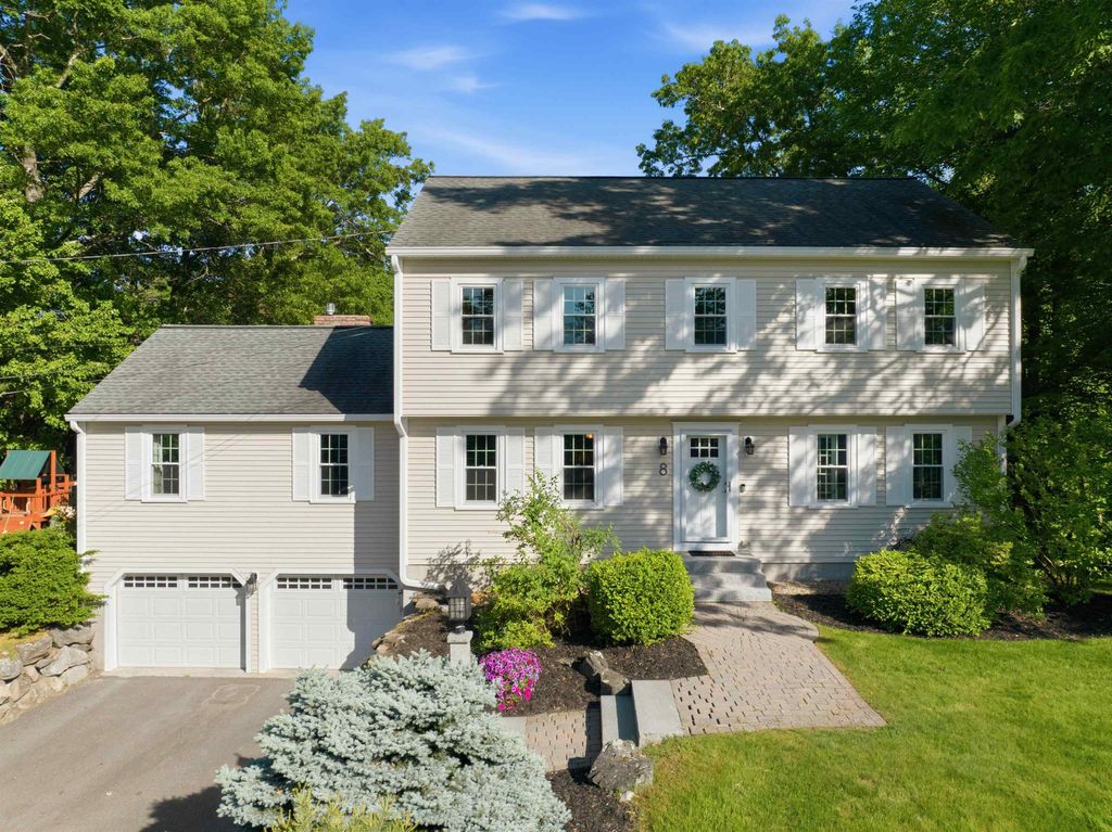 Photo of 8 Bennington Road, Nashua, NH 03064 (MLS # 5093881)