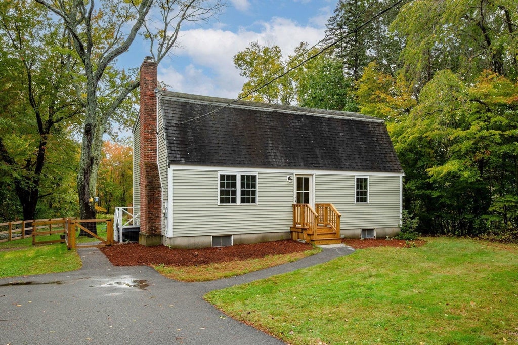 Photo of 247 East Road, Hampstead, NH 03841 (MLS # 5112353)