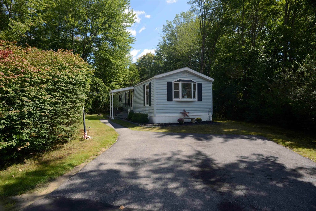 Photo of 17 Brownstone Lane, Rochester, NH 03867 (MLS # 5108672)