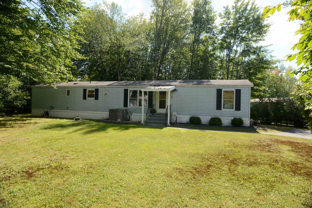 Photo of 17 Brownstone Lane, Rochester, NH 03867 (MLS # 5108672)