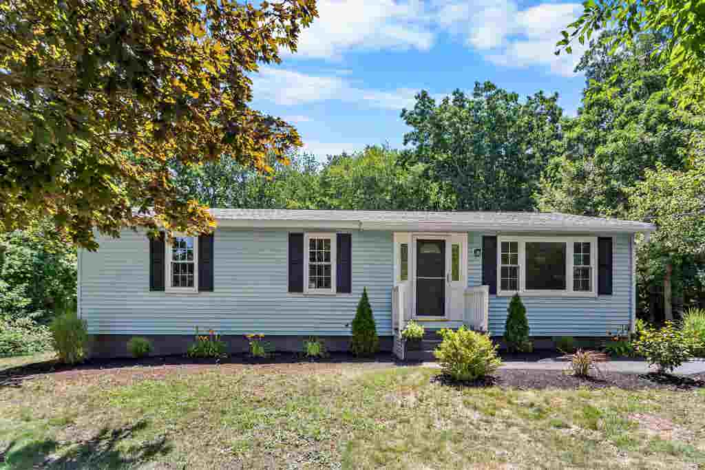 Photo of 14 Derryfield Road, Derry, NH 03038 (MLS # 5101017)