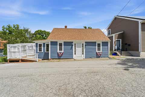 Photo of 3 Creighton Street, Newmarket, NH 03857 (MLS # 5099647)