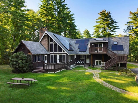 Photo of 14 William Drive, Pelham, NH 03076 (MLS # 5109794)