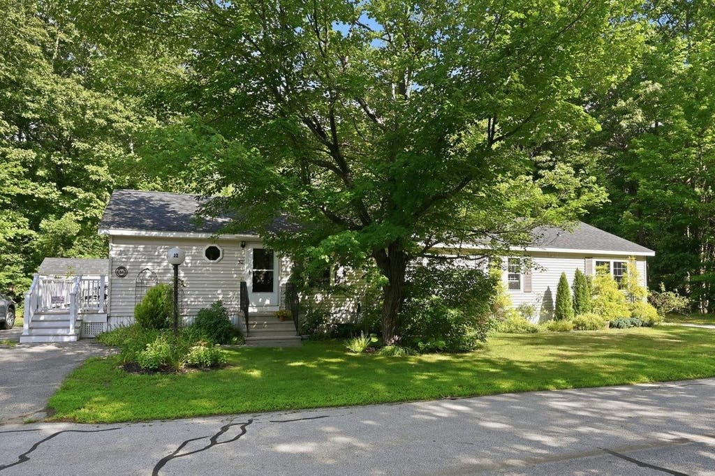Photo of 32 Hawaii Lane, Rochester, NH 03867 (MLS # 5103730)