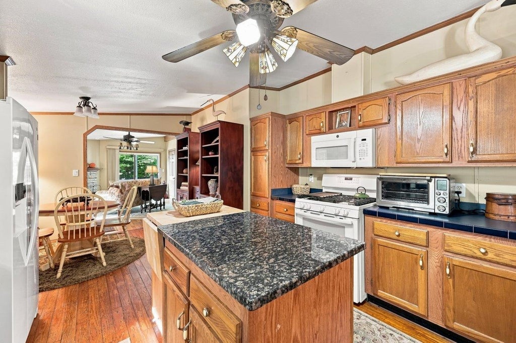 Photo of 32 Hawaii Lane, Rochester, NH 03867 (MLS # 5103730)
