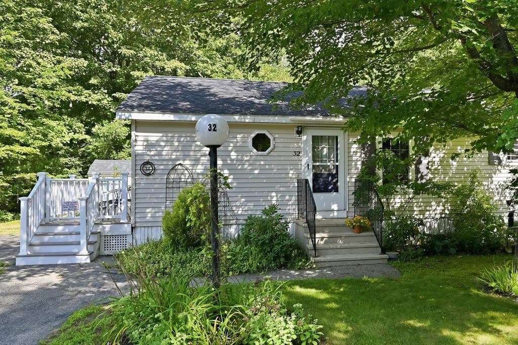 Photo of 32 Hawaii Lane, Rochester, NH 03867 (MLS # 5103730)