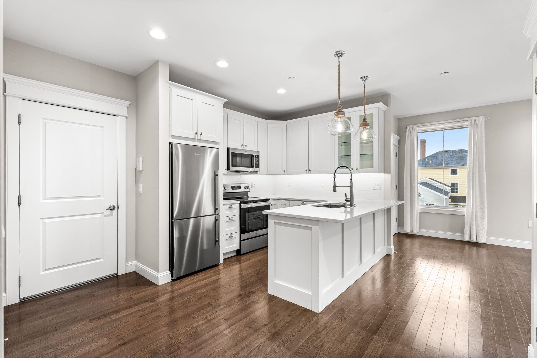12R Front Street 301