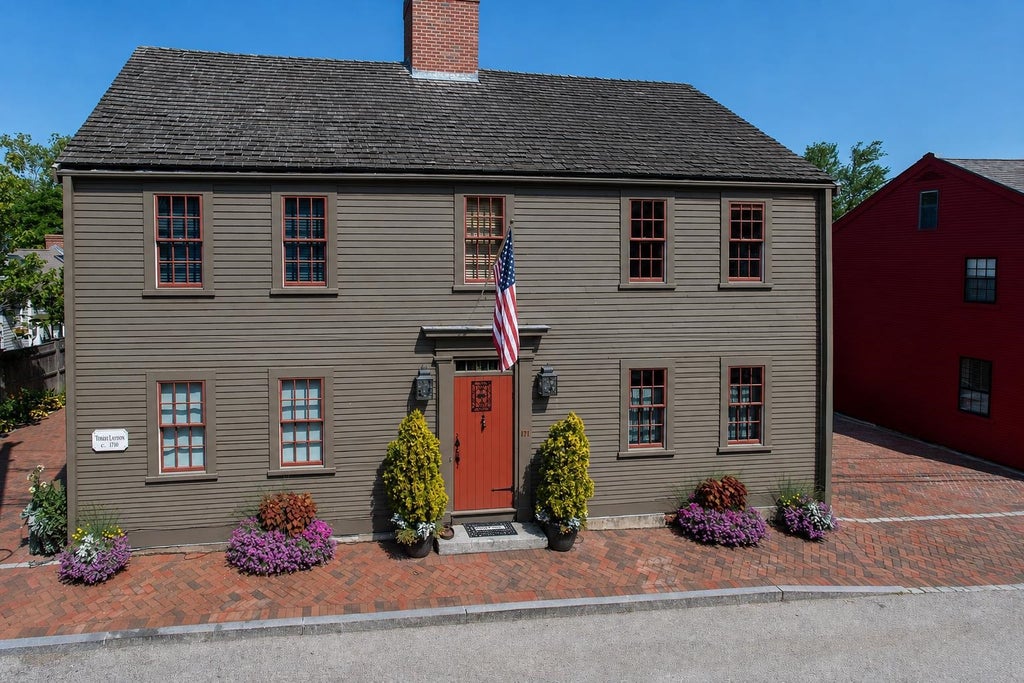 Photo of 171 Gates Street, Portsmouth, NH 03801 (MLS # 5087030)