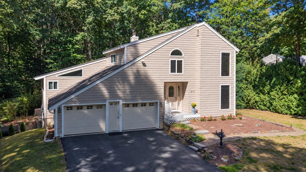 Photo of 167 Harper Ridge Road, Hampstead, NH 03826 (MLS # 5111743)