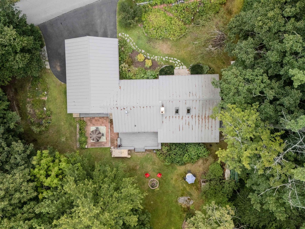 Photo of 18 Holiday Shore Drive, Dunbarton, NH 03046 (MLS # 5107425)