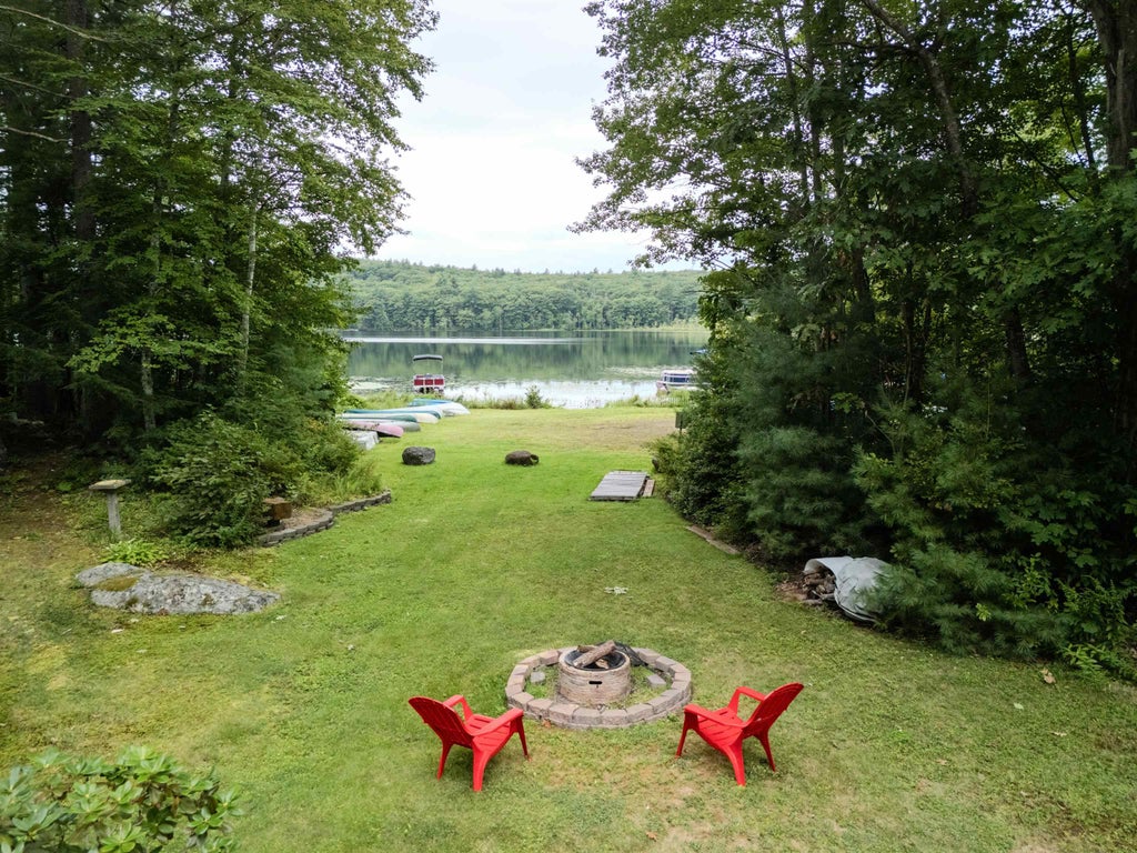 Photo of 18 Holiday Shore Drive, Dunbarton, NH 03046 (MLS # 5107425)