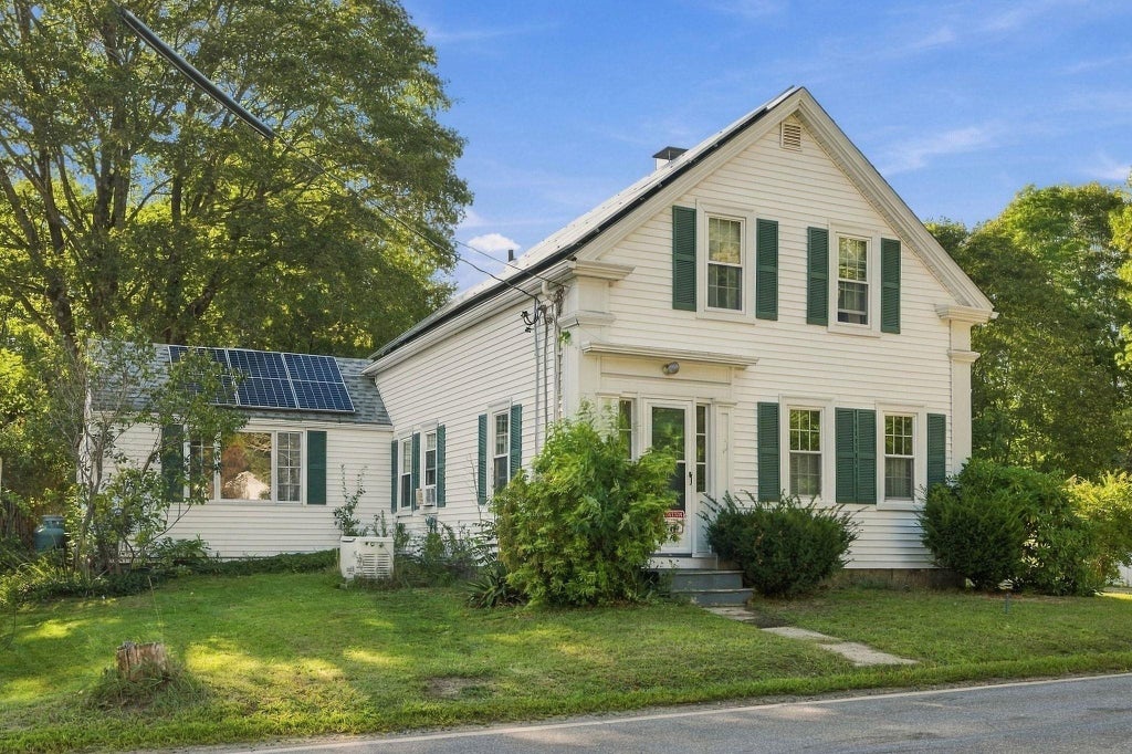 Photo of 40 North Main Street, Newton, NH 03858 (MLS # 5110202)