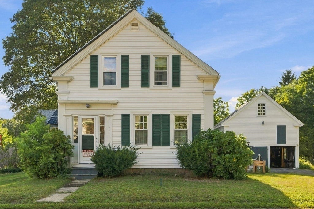Photo of 40 North Main Street, Newton, NH 03858 (MLS # 5110202)