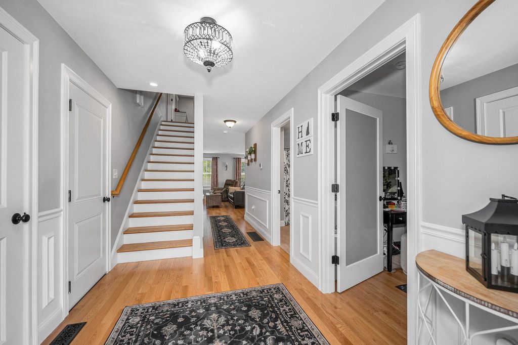 Photo of 289 Webster Street, Hudson, NH 03051 (MLS # 5101218)