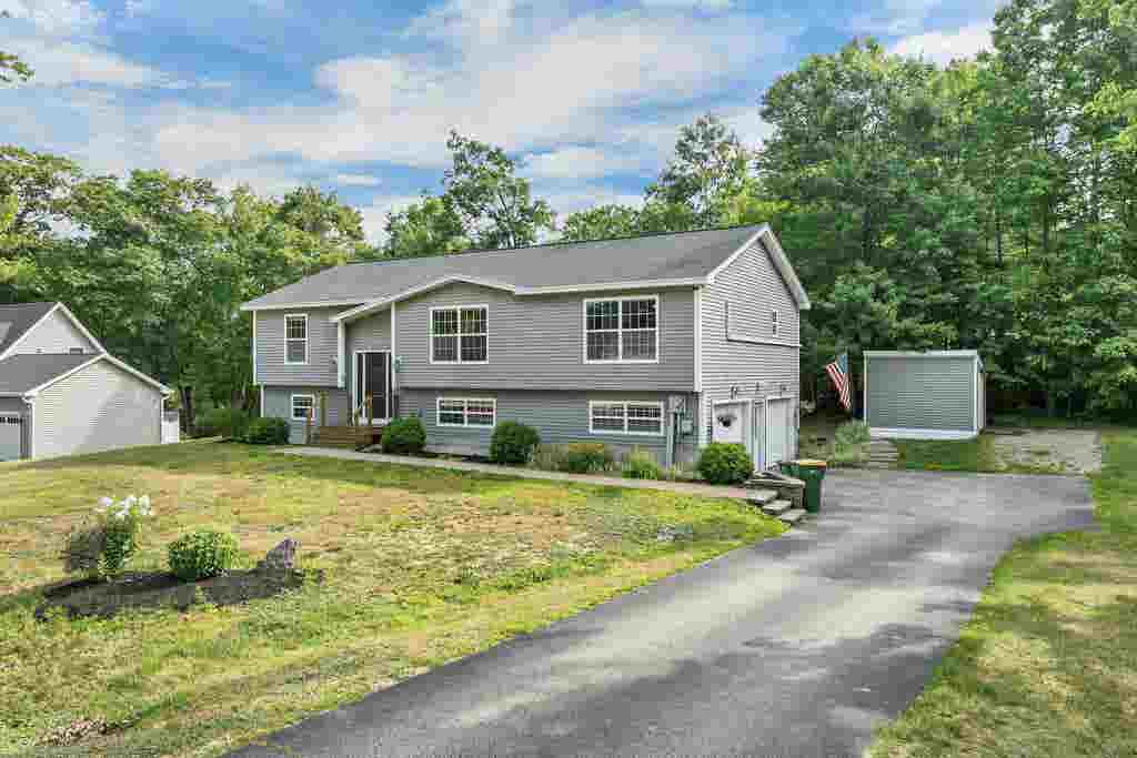 Photo of 7 Hiltons Lane, Rochester, NH 03868 (MLS # 5103335)
