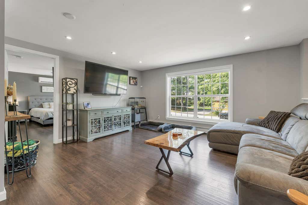 Photo of 7 Hiltons Lane, Rochester, NH 03868 (MLS # 5103335)