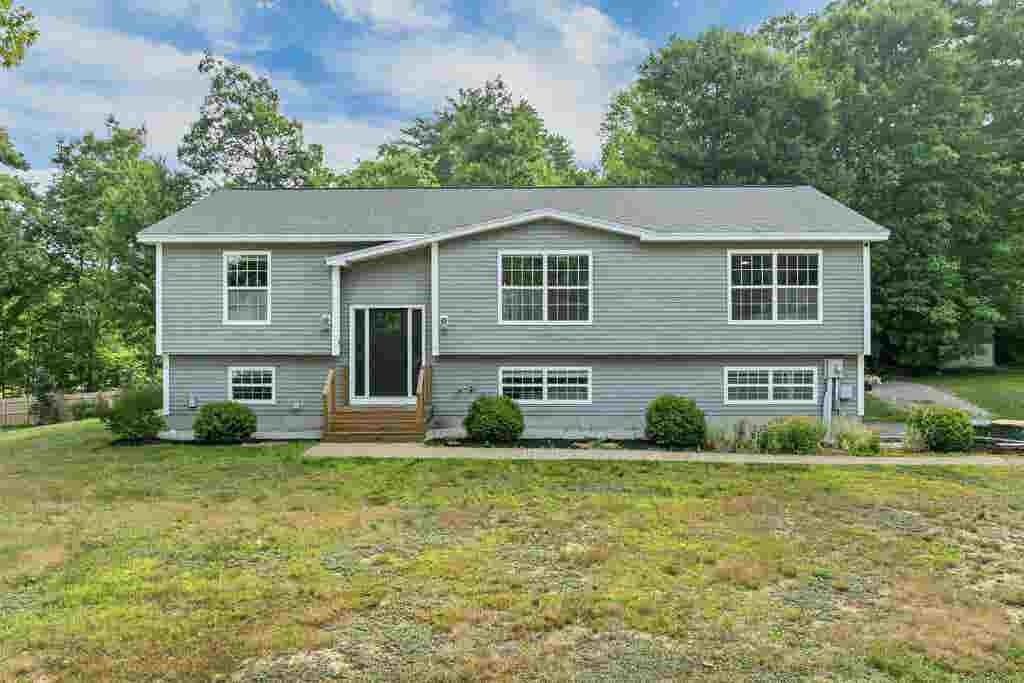 Photo of 7 Hiltons Lane, Rochester, NH 03868 (MLS # 5103335)