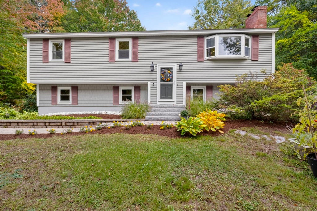 Photo of 36 Noyes Road, Londonderry, NH 03053 (MLS # 5112895)