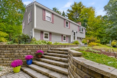 36 Noyes Road Londonderry NH 03053