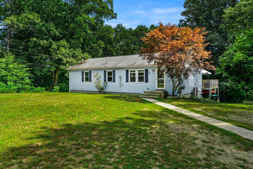 Photo of 9 Dee Dee Drive, Sandown, NH 03873 (MLS # 5109072)