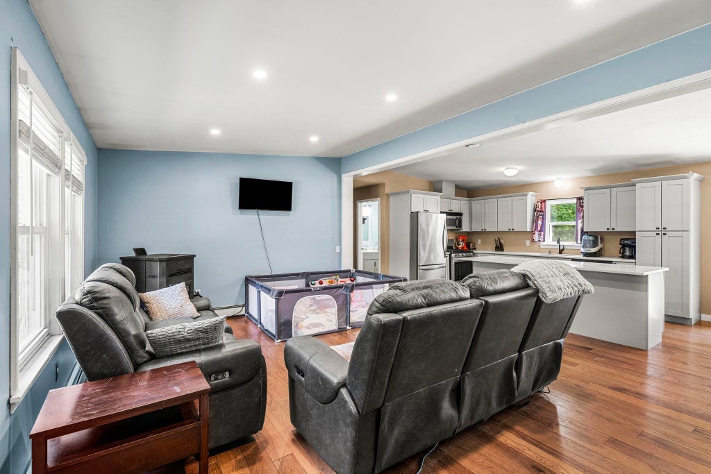 Photo of 9 Dee Dee Drive, Sandown, NH 03873 (MLS # 5109072)