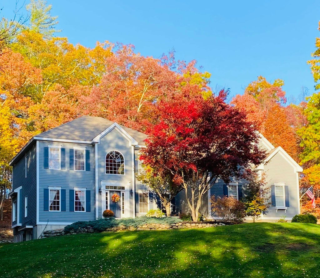 Photo of 39 Colonel Daniels Drive, Bedford, NH 03110 (MLS # 5112430)
