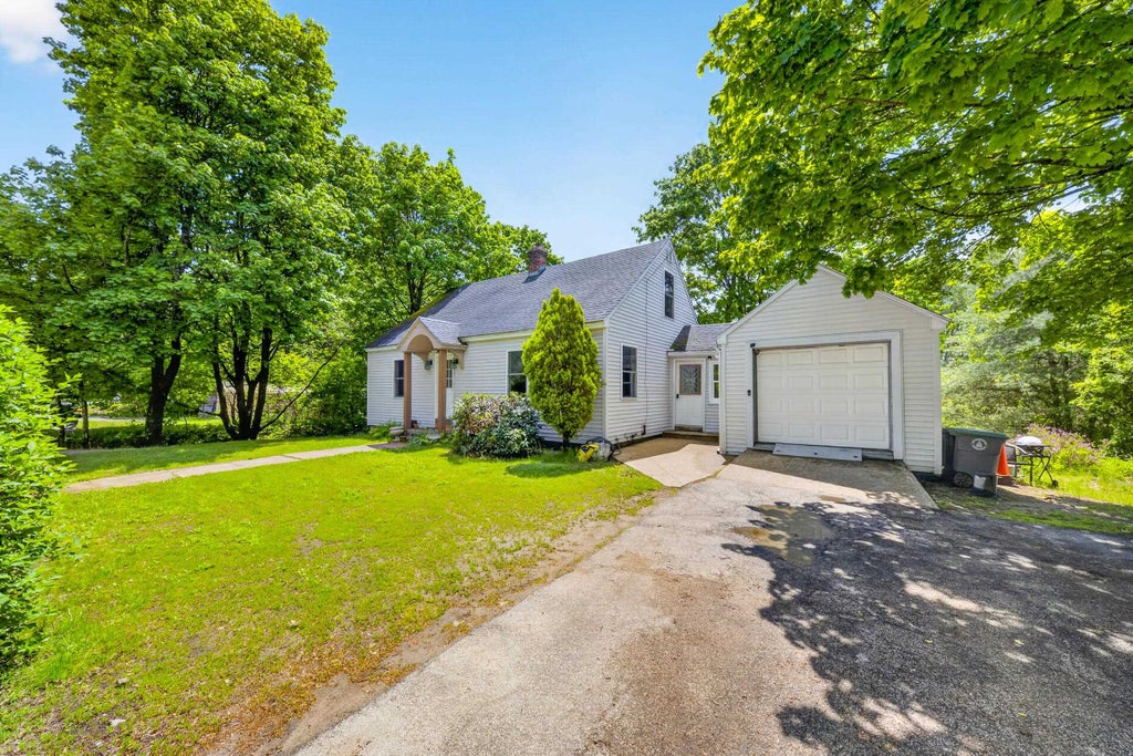 Photo of 526 Pembroke Street, Pembroke, NH 03275 (MLS # 5090846)