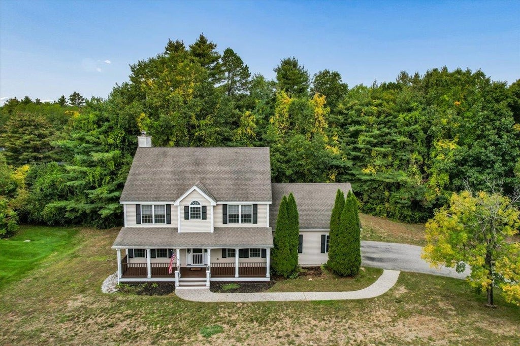 Photo of 28 Duncan Farms Road, Manchester, NH 03102 (MLS # 5114042)