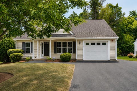 Photo of 2 Dixon Drive, Litchfield, NH 03052 (MLS # 5102461)
