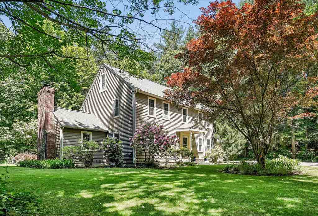 Photo of 17 Candlewood Drive, Amherst, NH 03031 (MLS # 5094516)
