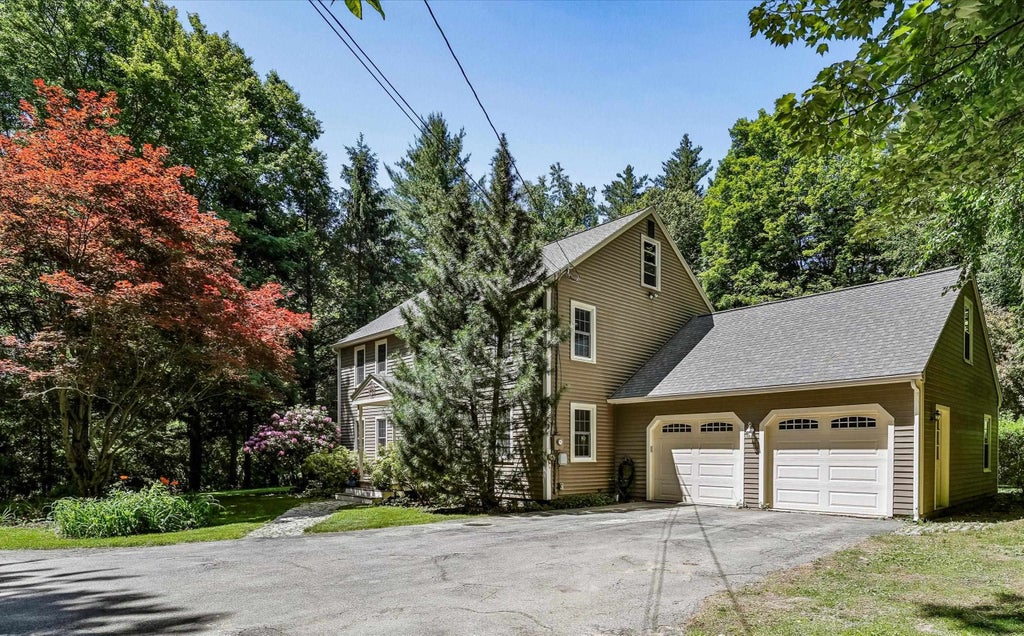 Photo of 17 Candlewood Drive, Amherst, NH 03031 (MLS # 5094516)