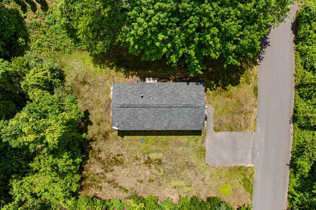 Photo of 2 Tamarack Place, Londonderry, NH 03038 (MLS # 5094326)