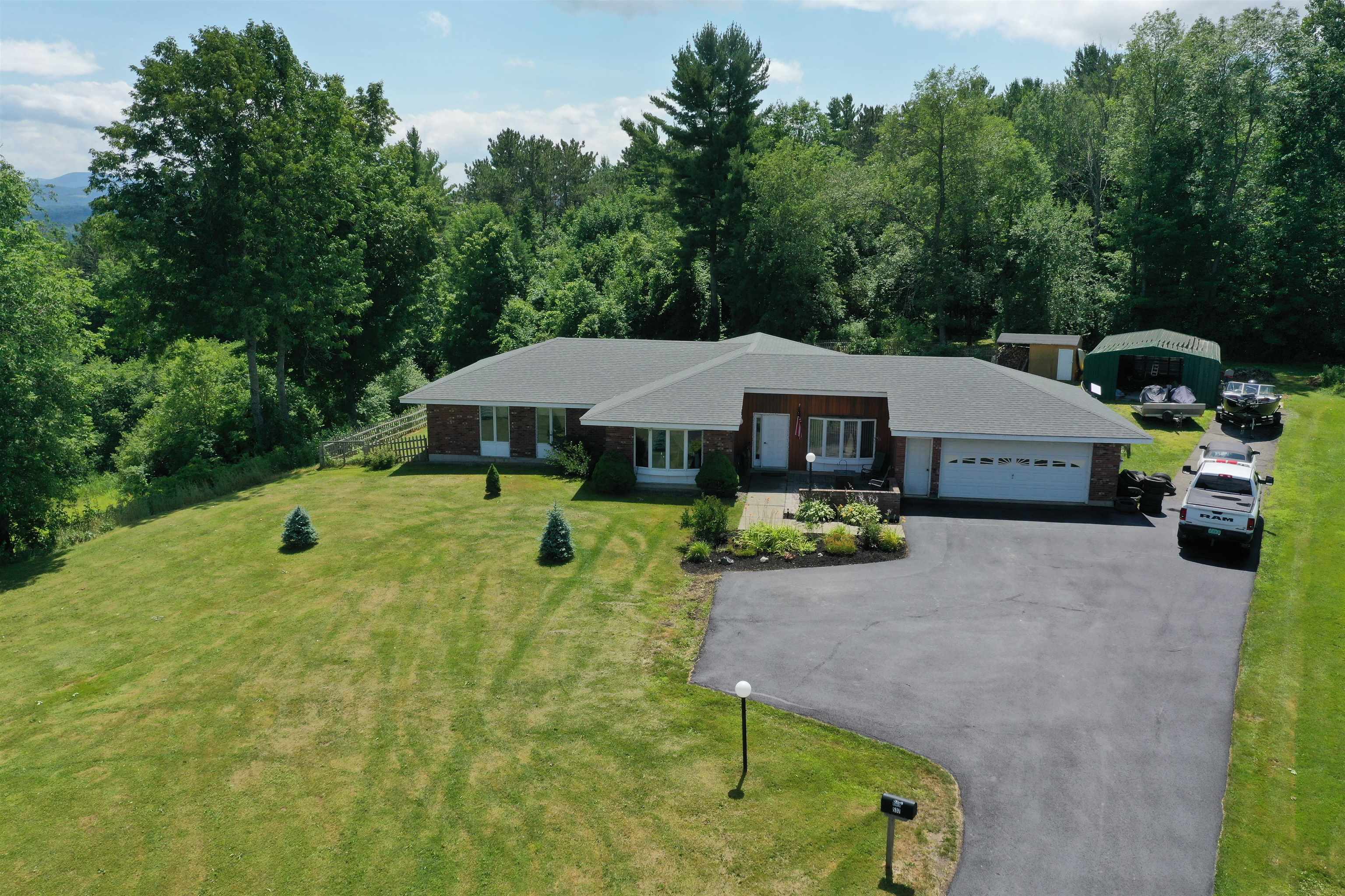 537 Memphremagog Views