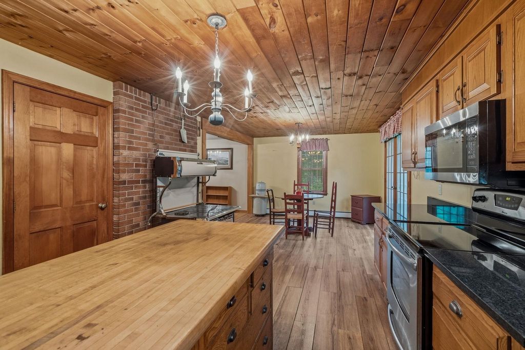 Photo of 23 Devon Drive, Danville, NH 03819 (MLS # 5097541)