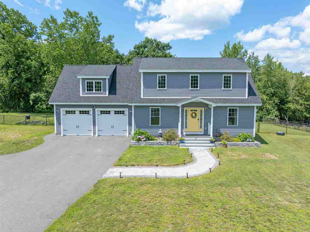 Photo of 10 Meghan Drive, Sandown, NH 03873 (MLS # 5103170)