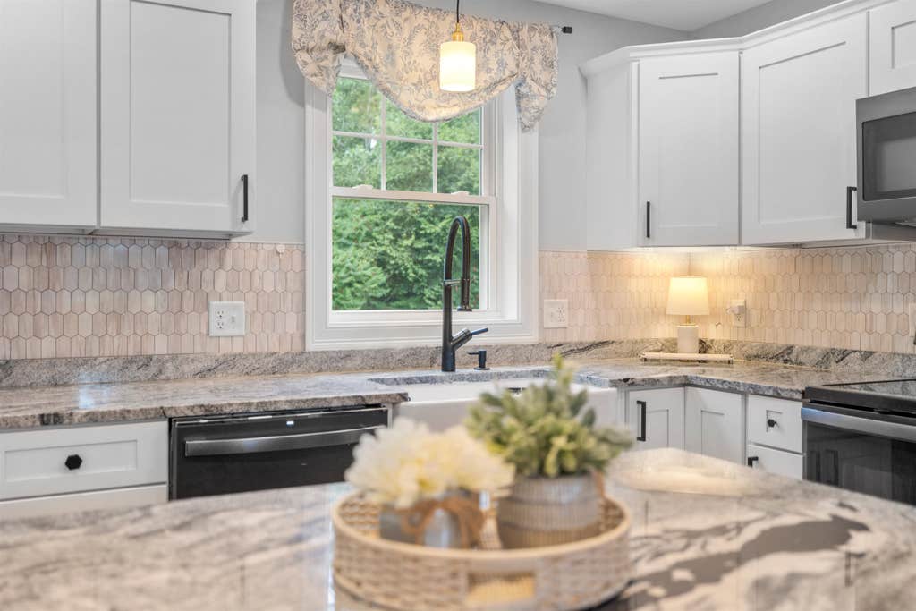 Photo of 10 Meghan Drive, Sandown, NH 03873 (MLS # 5103170)