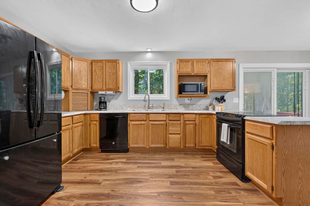 Photo of 96 Lindsey Way, Goffstown, NH 03045 (MLS # 5104073)