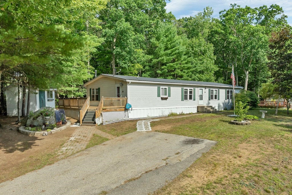 Photo of 34 Willow Terrace, Loudon, NH 03307 (MLS # 5107680)