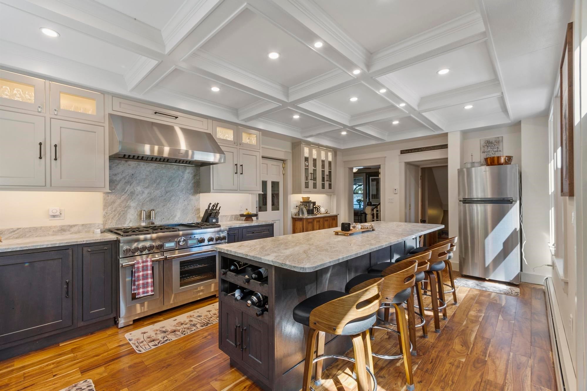 100 Lower Bay Road