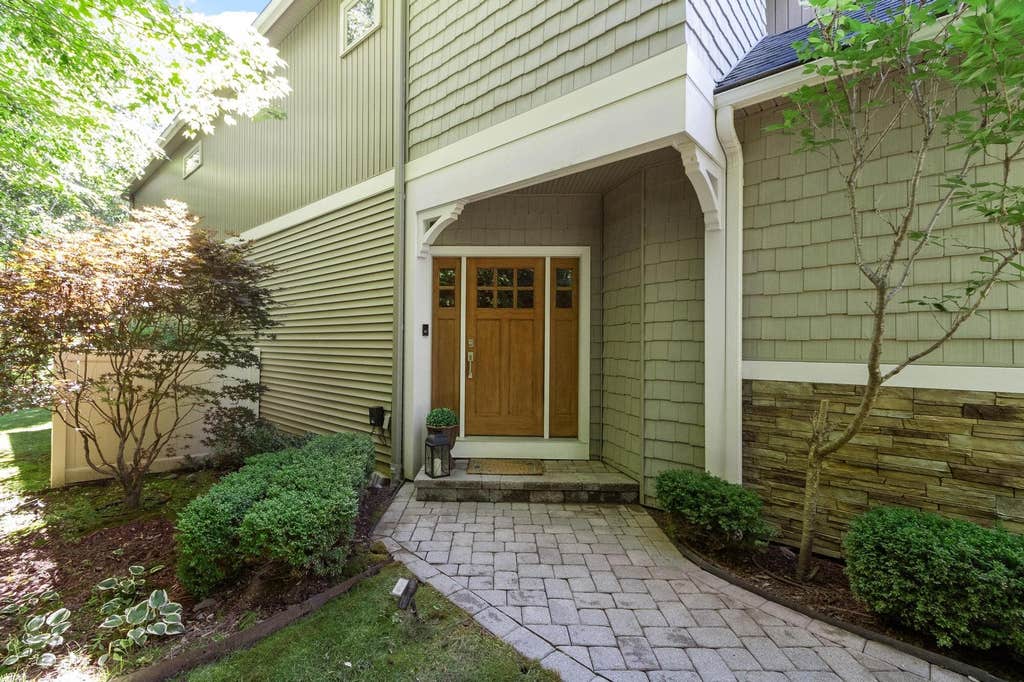 Photo of 127 Boxwood Lane, Dover, NH 03820 (MLS # 5103699)