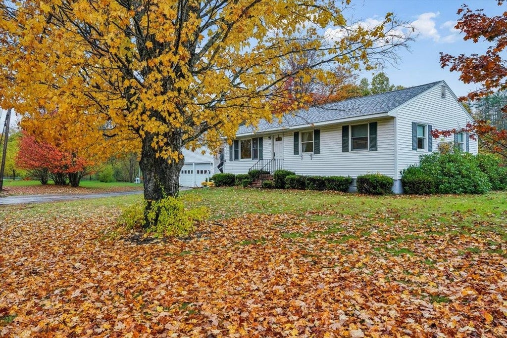Photo of 850 Center Street, Wolfeboro, NH 03894 (MLS # 5114303)