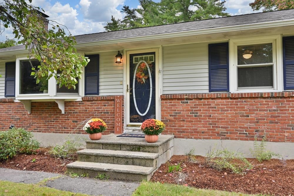 Photo of 1 Woodland Drive, Merrimack, NH 03054 (MLS # 5112530)