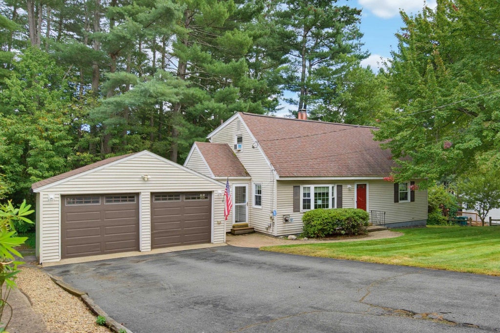 Photo of 33 Belmont Drive, Merrimack, NH 03054 (MLS # 5111431)