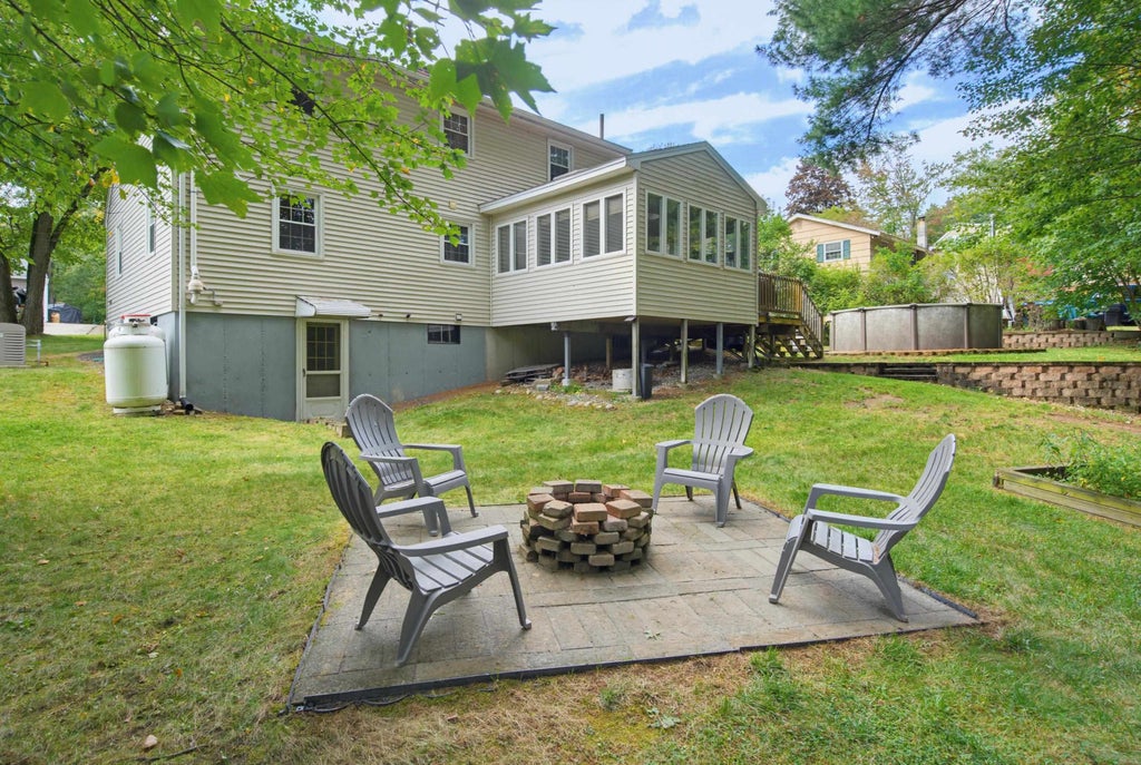 Photo of 33 Belmont Drive, Merrimack, NH 03054 (MLS # 5111431)