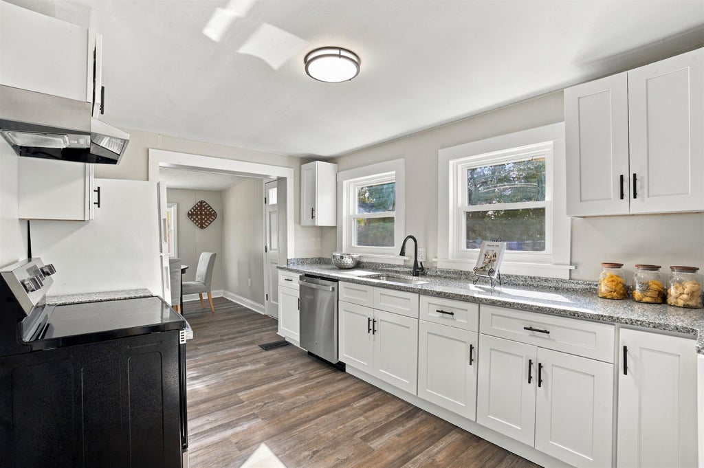 Photo of 186 Peabody Avenue, Manchester, NH 03109 (MLS # 5113286)